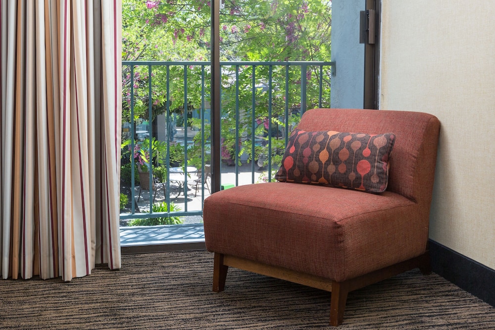 Holiday Inn Dublin Pleasanton 36/70