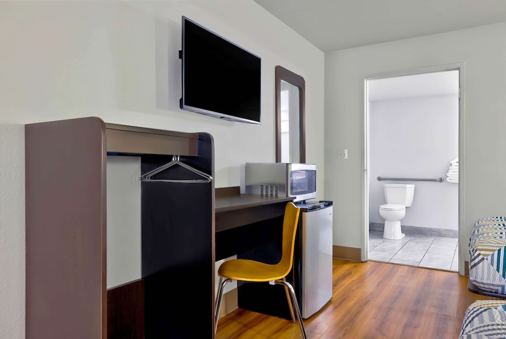 Motel6 Plano, TX - Plano Northeast 30/42