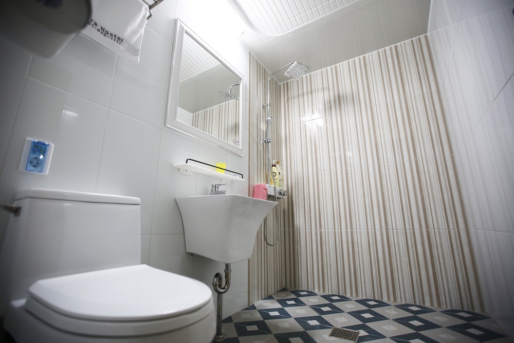 Flora Hostel Pension 23/25