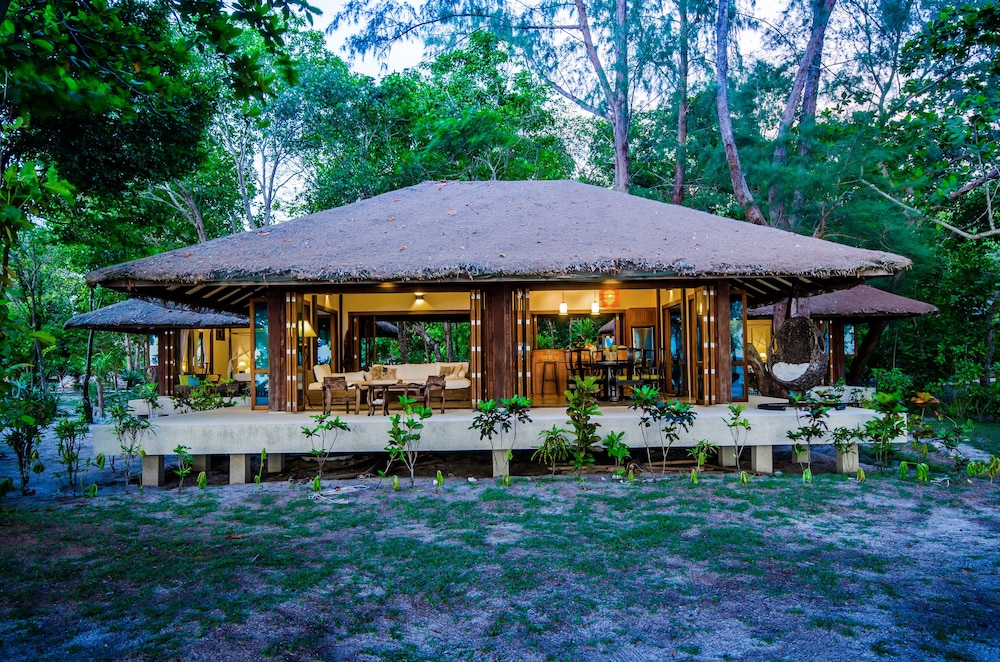 Koh Jum Beach Villas 4/76