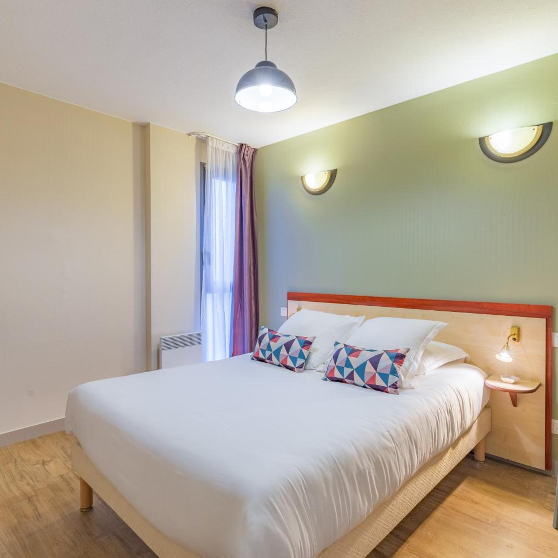 Apartment, Large