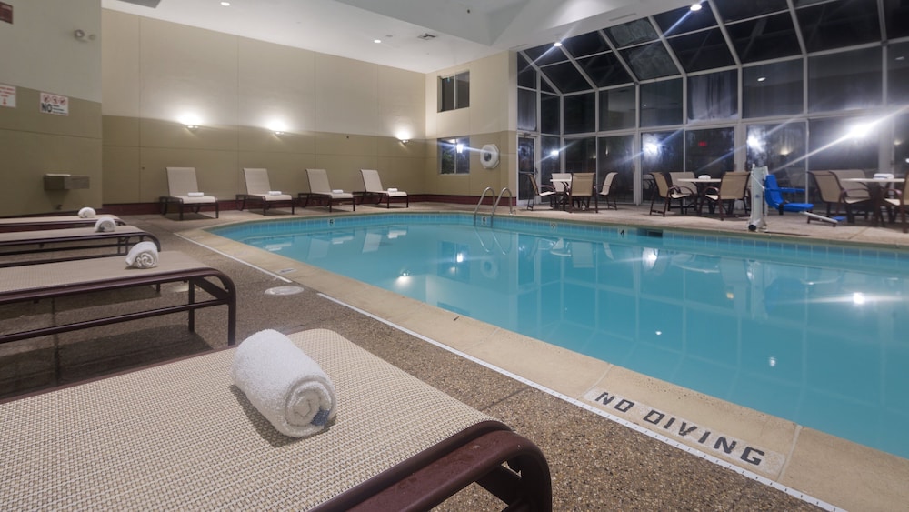 Chicago Club Inn & Suites 23/32