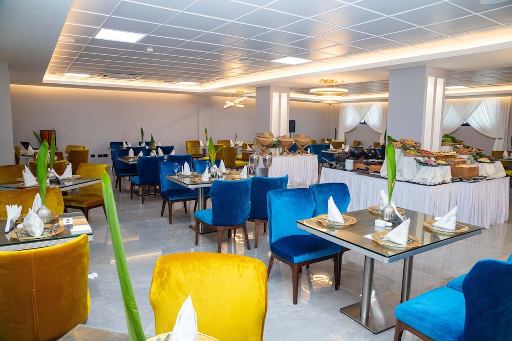 Oak Plaza East Airport Hotel 35/47