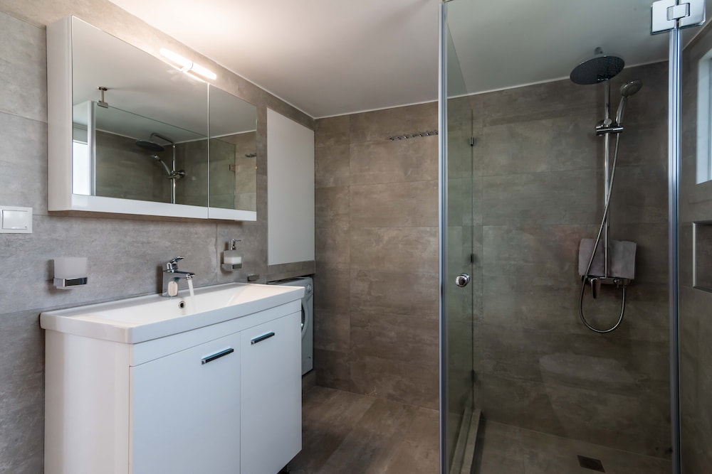 White Rock Milos Suites 53/55