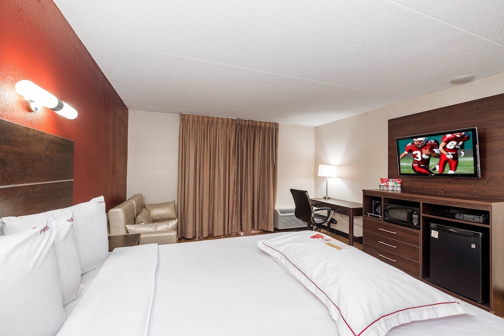 Red Roof PLUS & Suites Knoxville West - Cedar Bluff 21/51