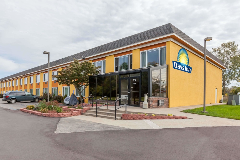 Days Inn By Wyndham Holland 1/35
