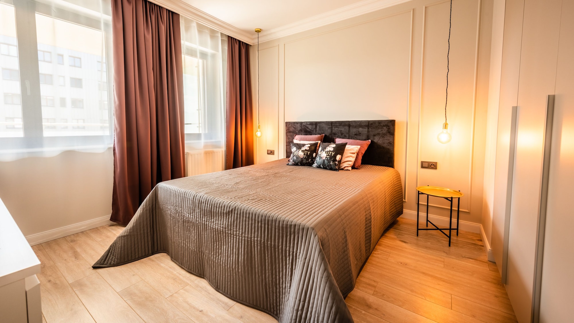 2 BEDROOMS, GALLERY, APARTMENT