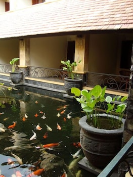 Lotus Garden Hotel 22/43
