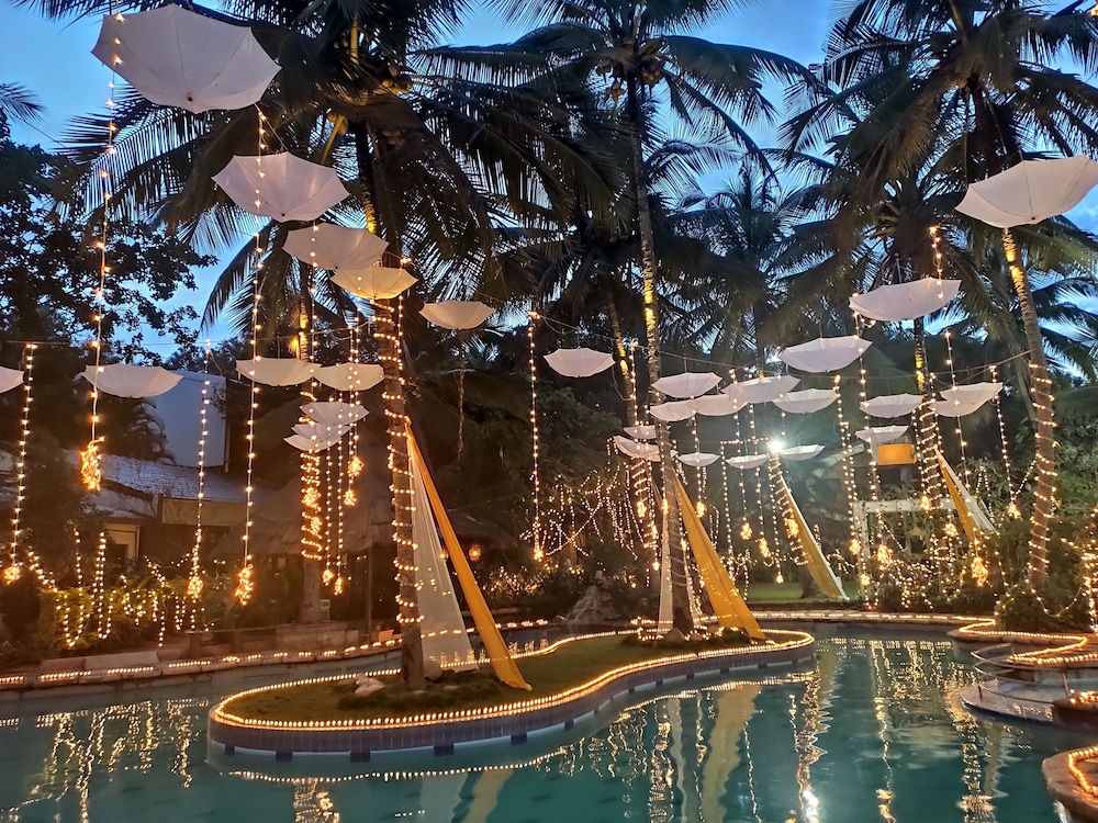 Holiday Village 23/32