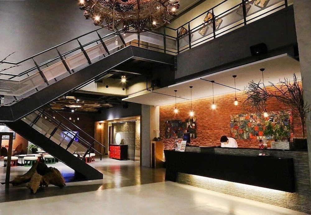 No.9 Hotel 7/76