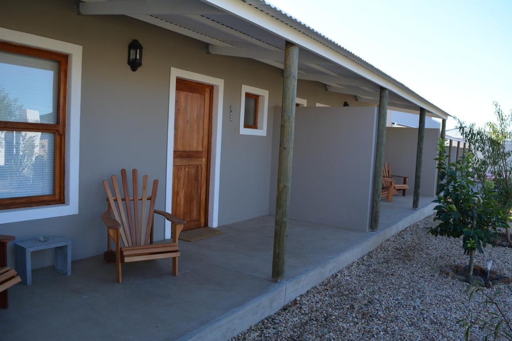 Travellers Rest 8/43