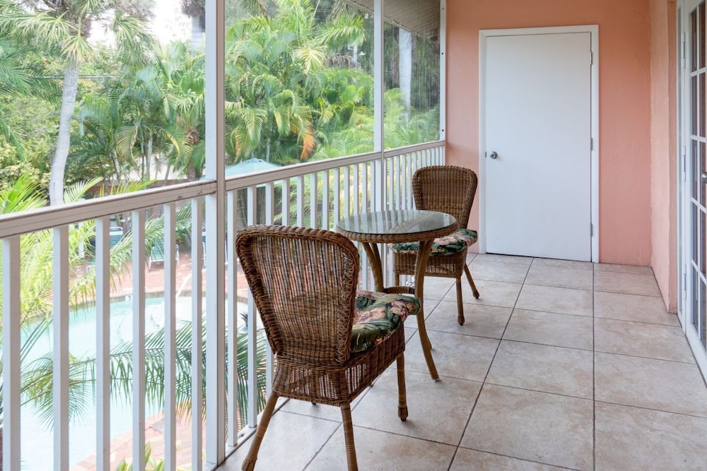 Siesta Key Inn 34/50