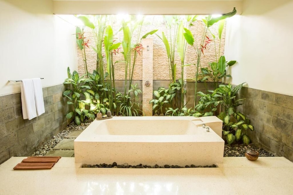 ARIA EXCLUSIVE VILLAS AND SPA 50/50