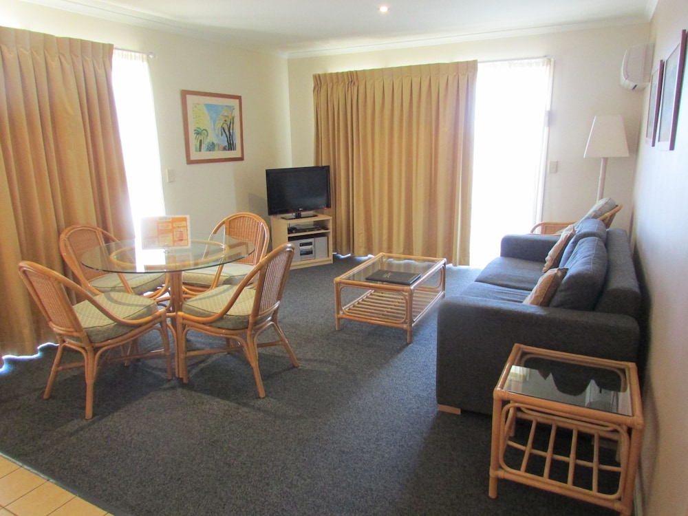 Aqualuna Beach Resort 46/56