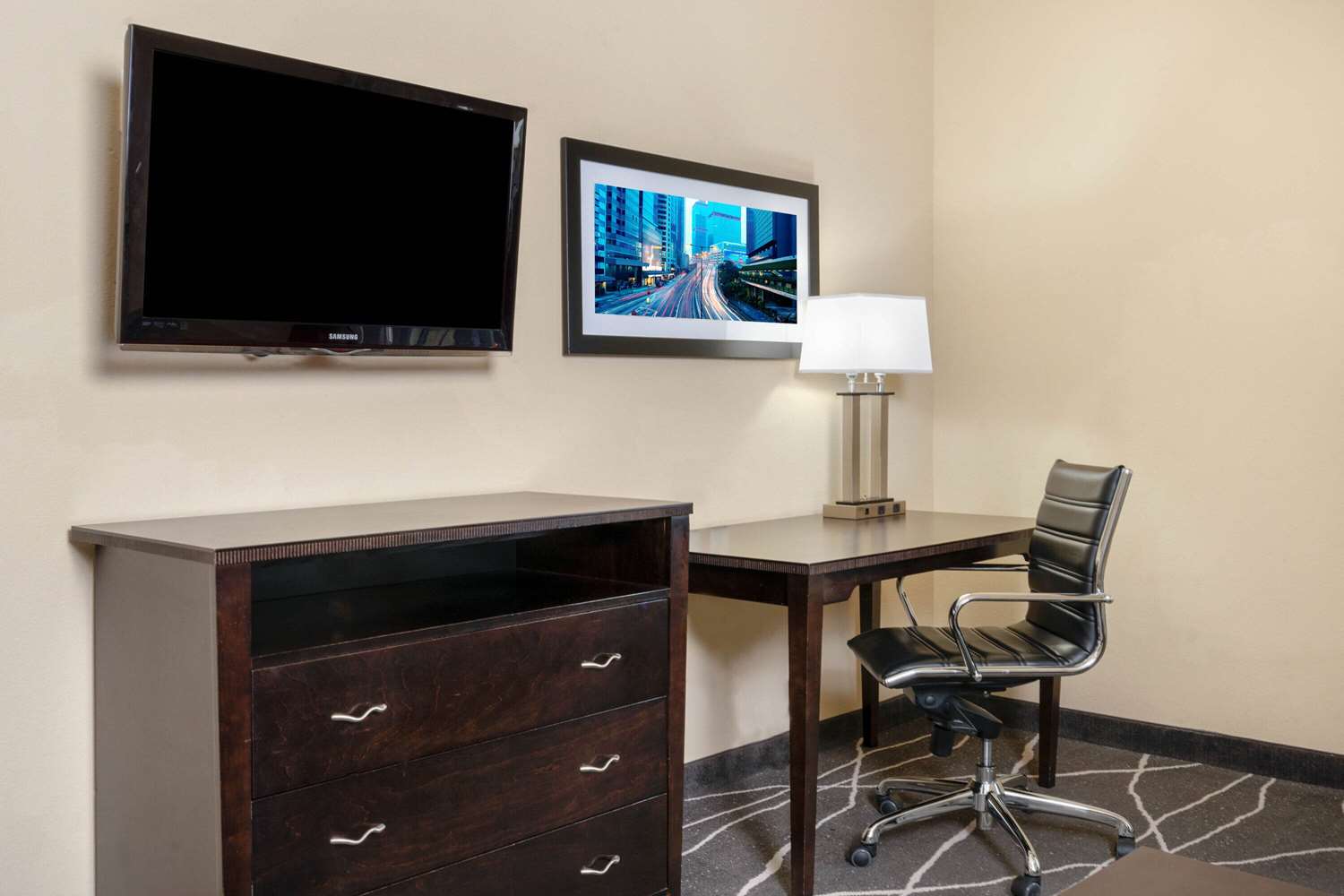 La Quinta Inn & Suites by Wyndham Houston Energy Corridor 40/61