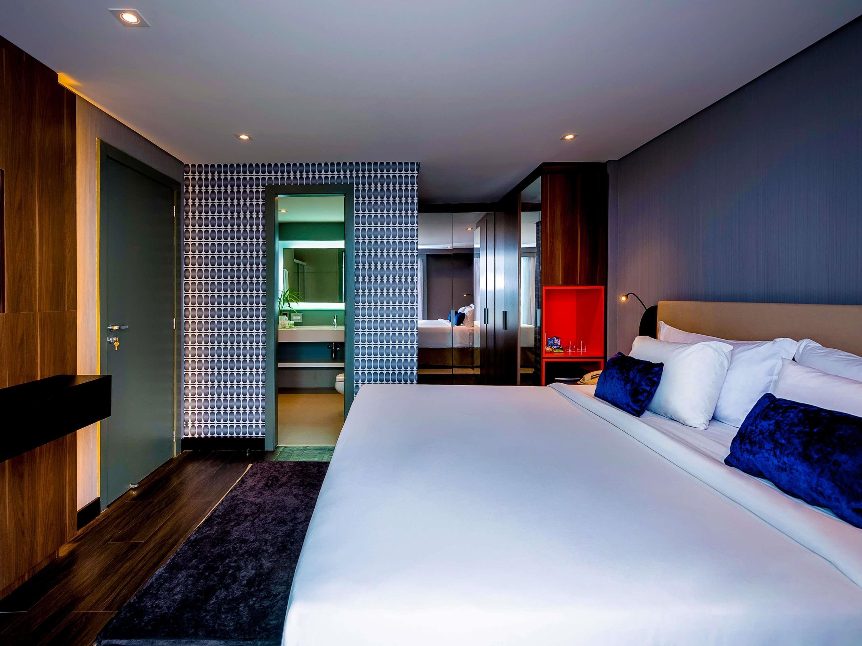 DELUXE, QUEEN BED