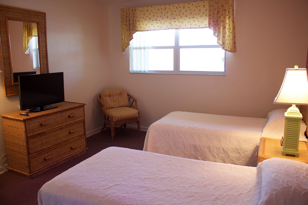 PALM BEACH WATERFRONT SUITES 10/67