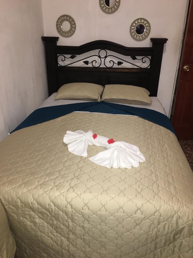 Feathers Hotel And Lounge - Hostel 28/60