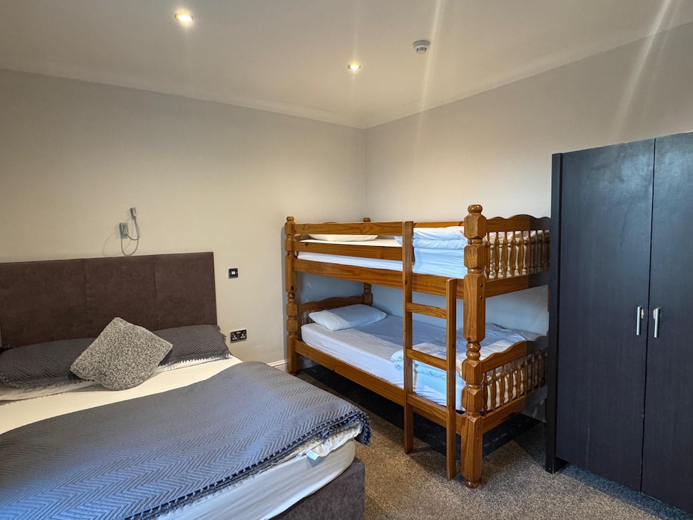 Skylark B &amp; B 23/57