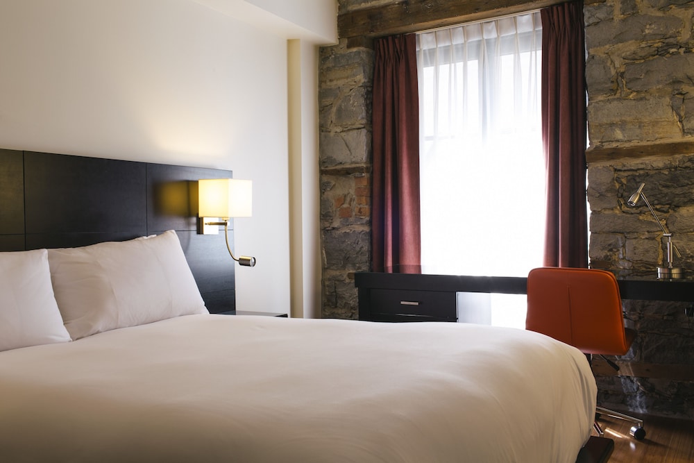 ROOM, SMALL