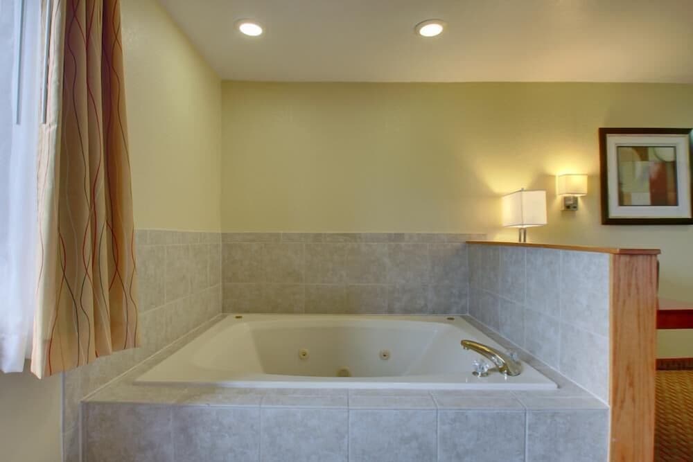 Best Western Plus Altoona Inn 18/43