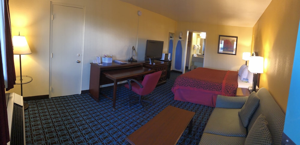 Days Inn by Wyndham Santa Fe New Mexico 33/44