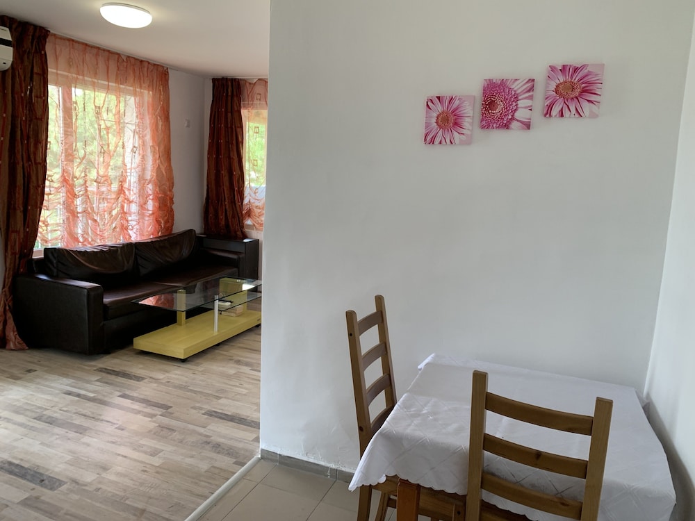 Samuil Apartments 33/46