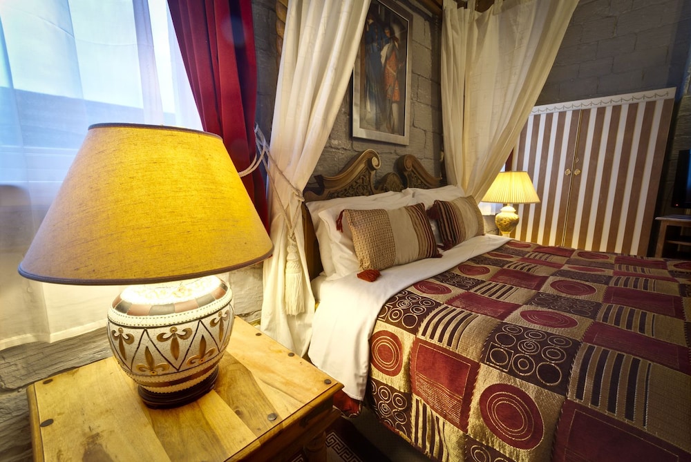 Dukes Folly Hotel 29/49
