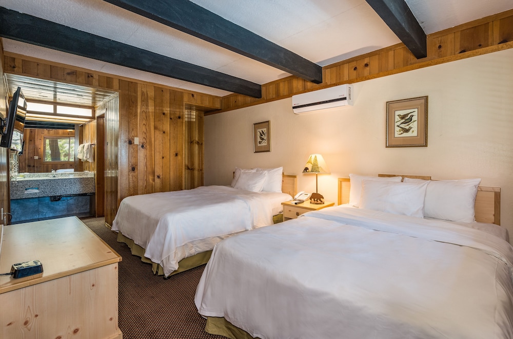 The Pines Resort 11/47