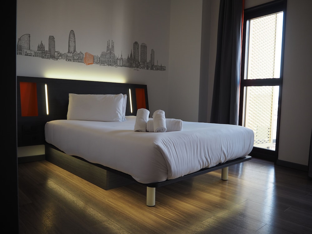غرفة قياسية بسرير مزدوج لذوي الإعاقة، easyHotel Barcelona Fira 8/10