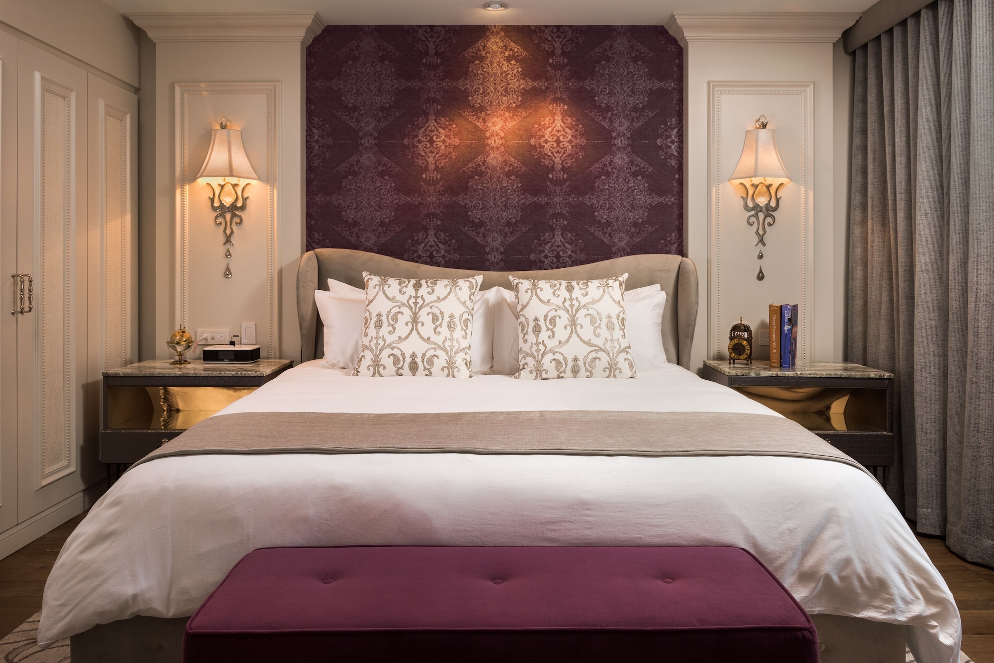 ROOM, KING BED, CITY VIEW