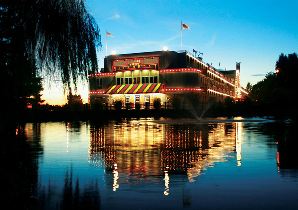 Fulton Steamboat Inn 78/79