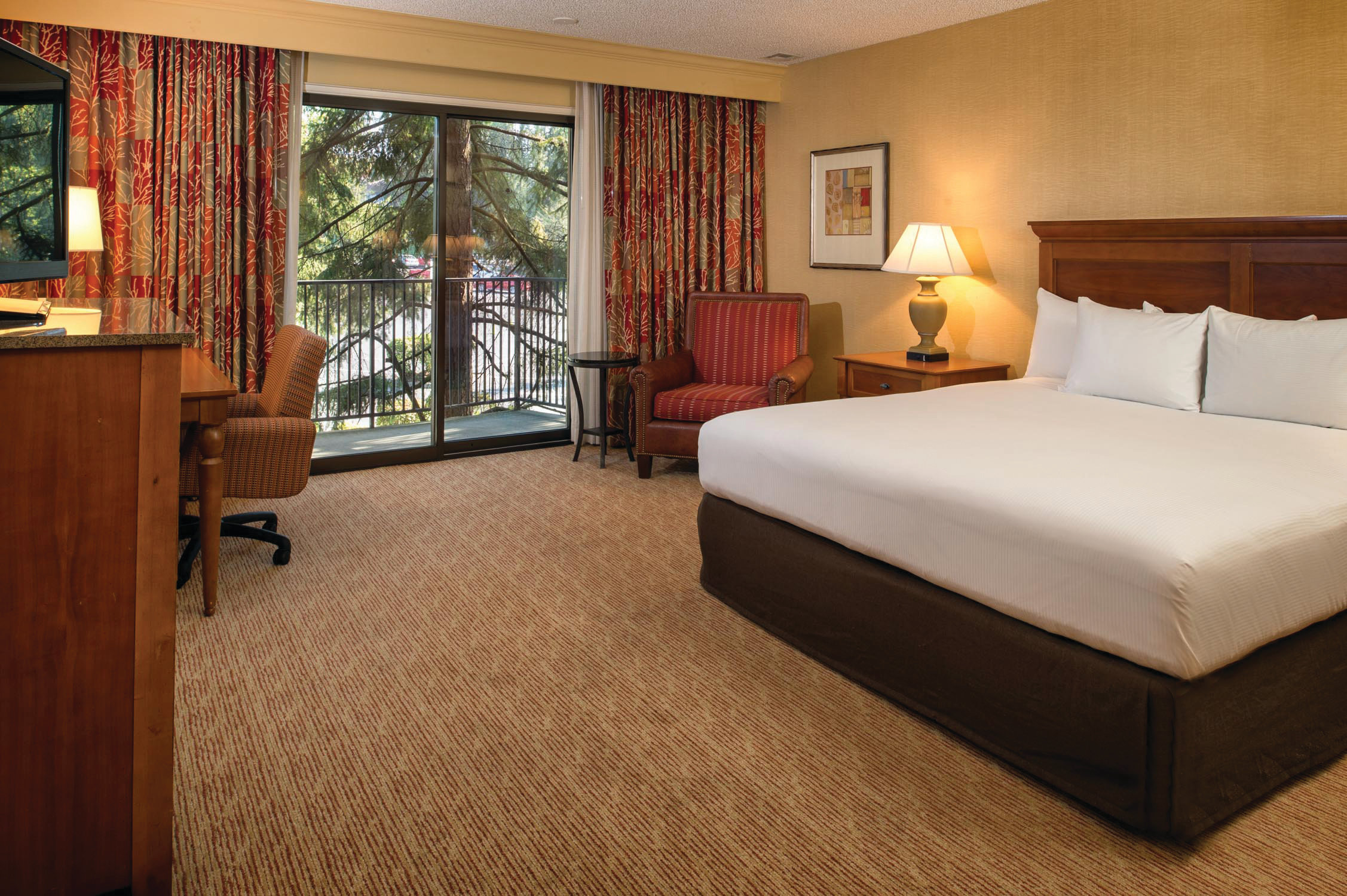 ROOM, QUEEN BED, BALCONY