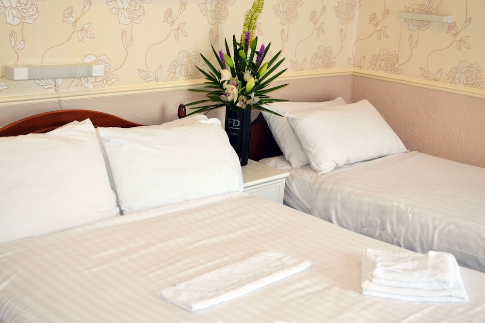 ROOM, TRIPLE