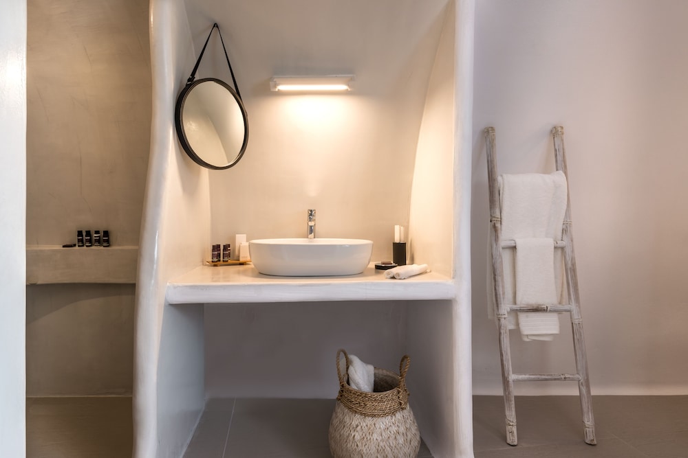 Nefeles Luxury Suites 48/49