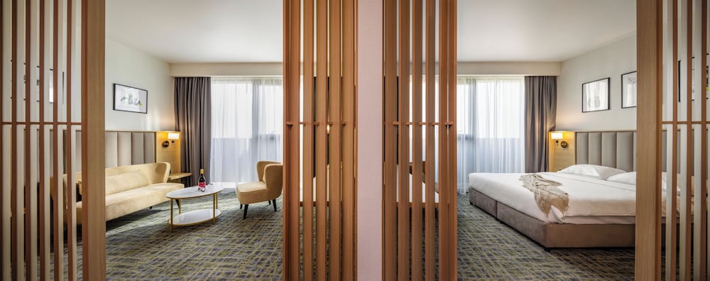 B1 City Hotel 48/49