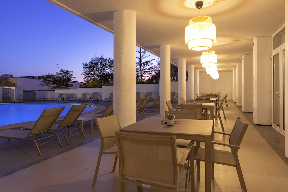 Carcavelos Beach Hotel 50/63