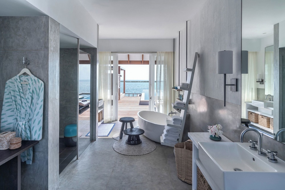 Four Seasons Resort Maldives at Landaa Giraavaru 42/44