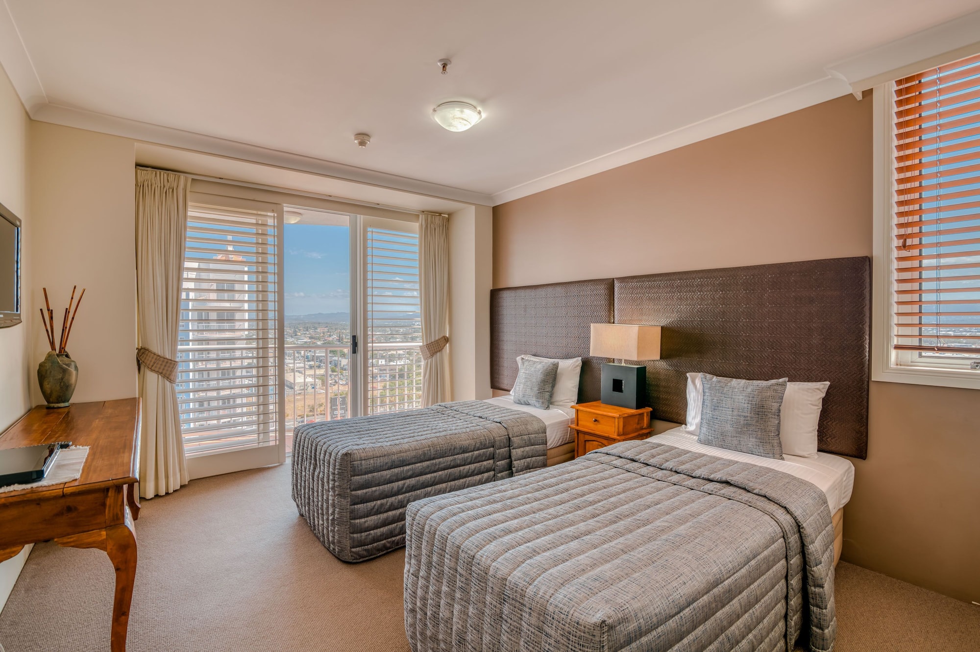 SUB, PENTHOUSE, 2 BEDS