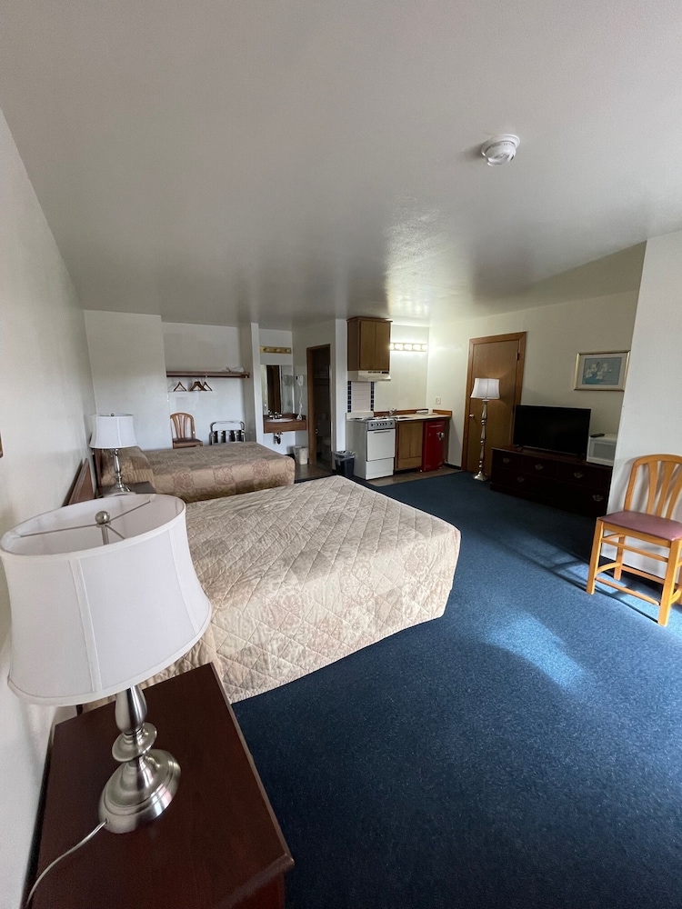 Fairground Inn Monroe WA 32/50