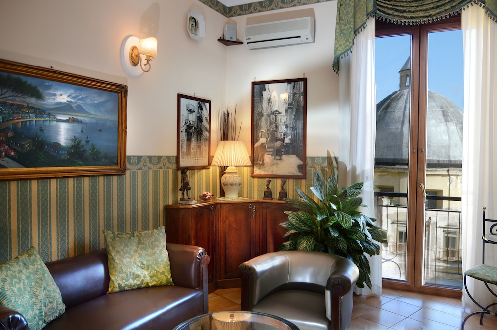 PINTO STOREY HOTEL 3/67