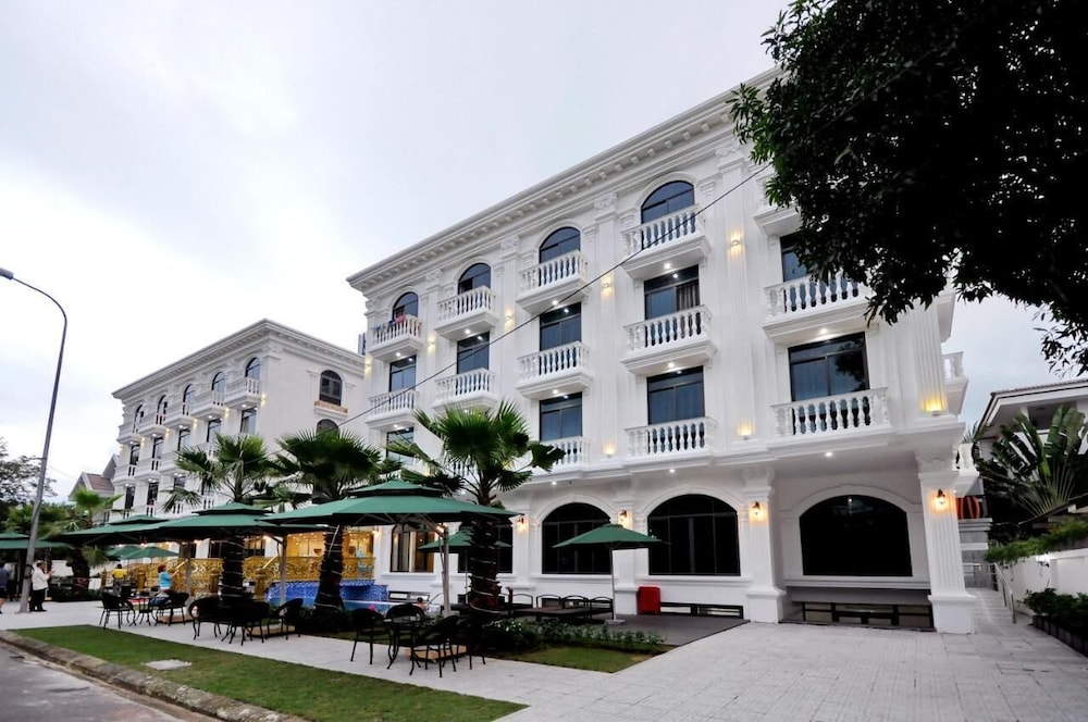 Crown Nguyen Hoang Hotel 3/58