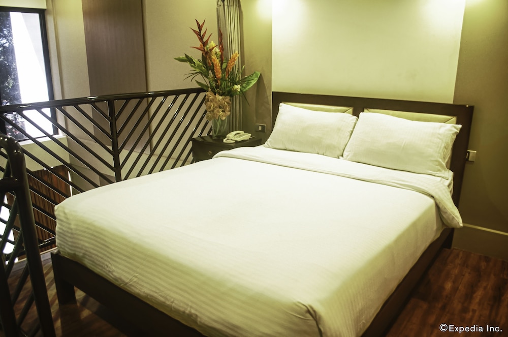 Uptown Condotel 15/73