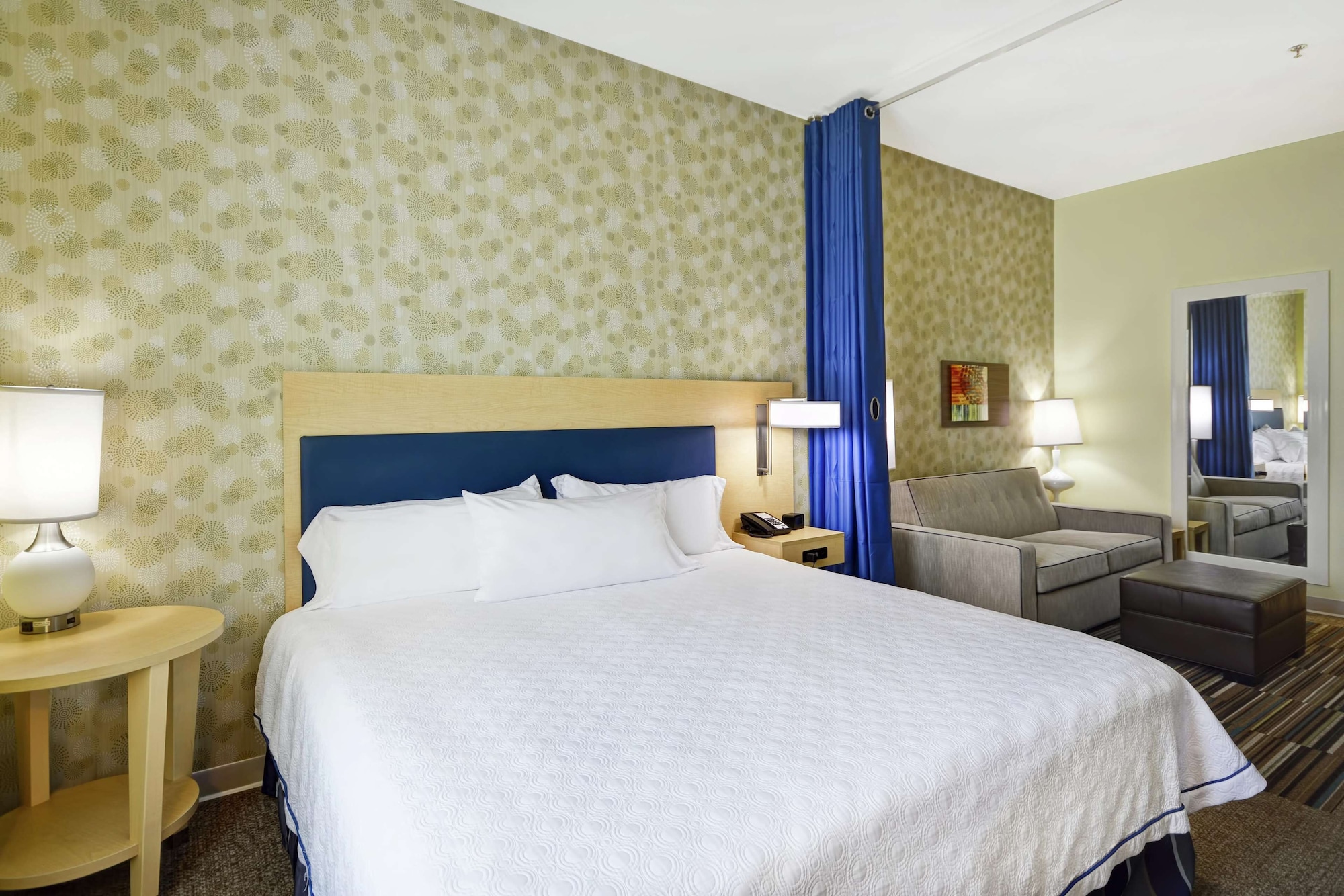STUDIO, QUEEN BED, ACCESSIBLE
