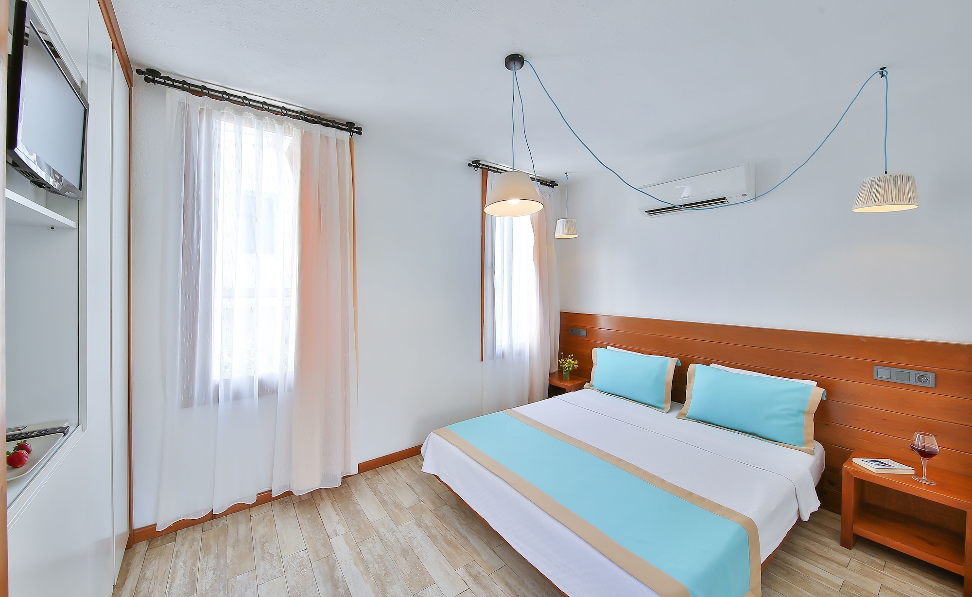 ROOM, DOUBLE BED