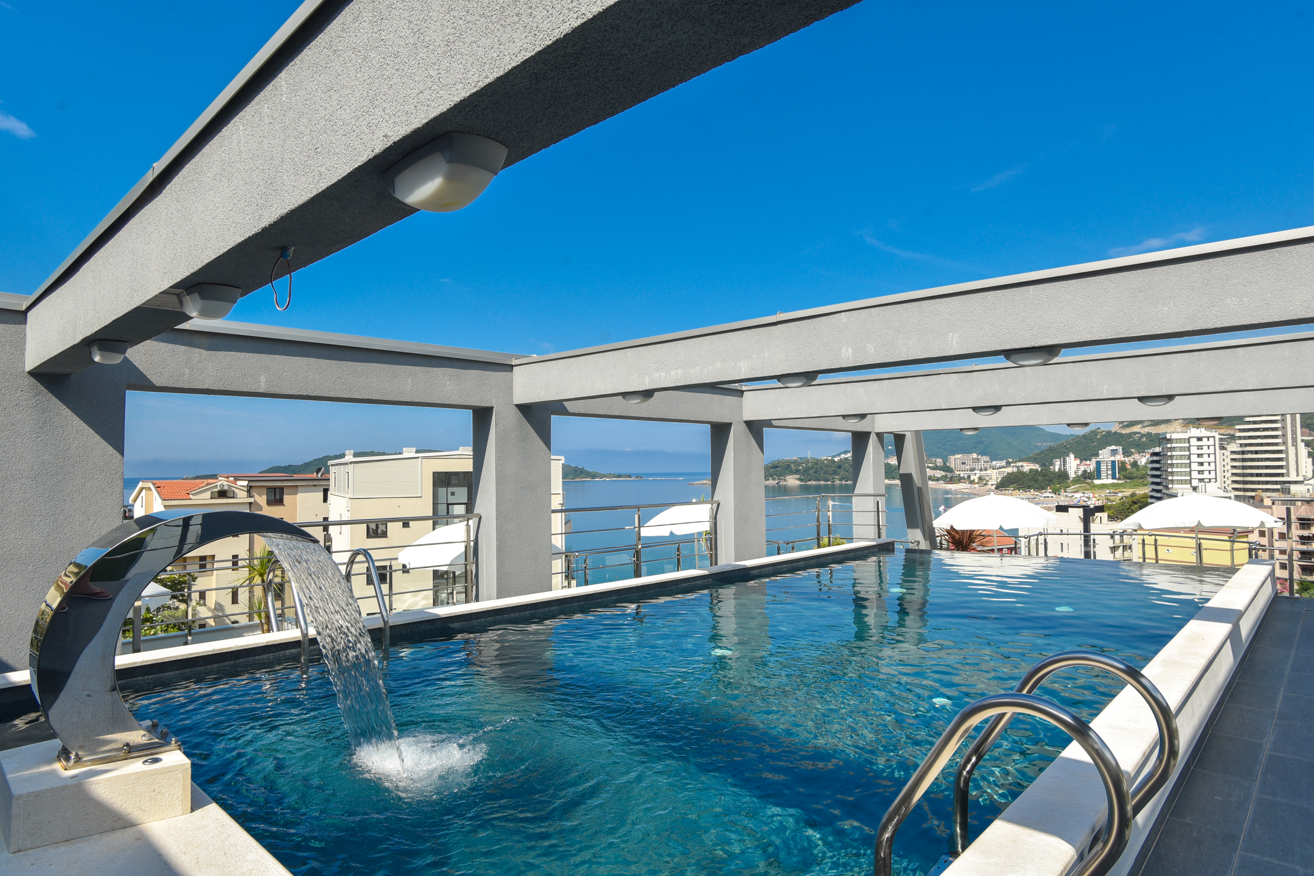 Hotel La Mer 39/65