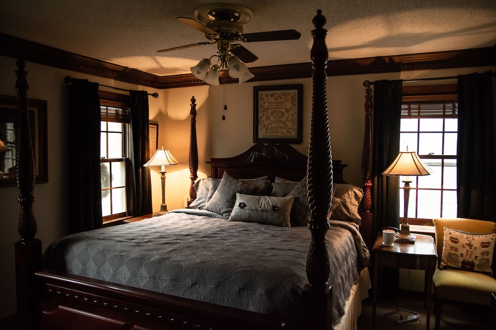 Williamsburg Sampler B & B 8/30