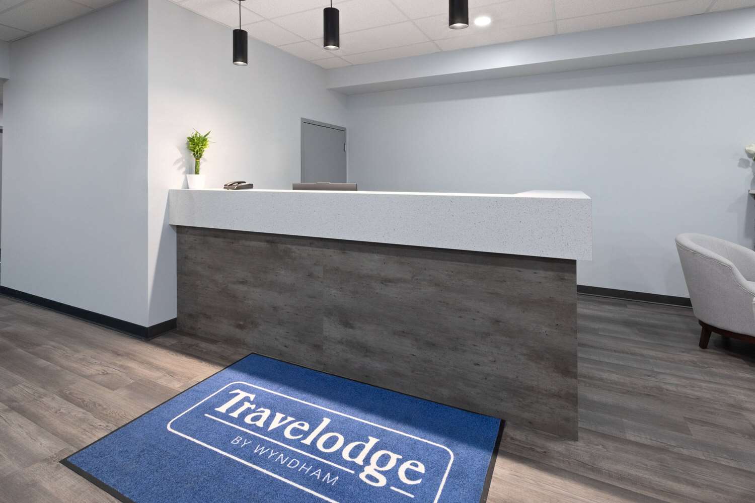 Travelodge By Wyndham Cochrane 8/32