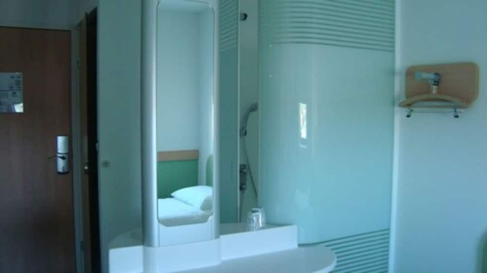 IBIS BUDGET TOULOUSE AEROPORT 63/67