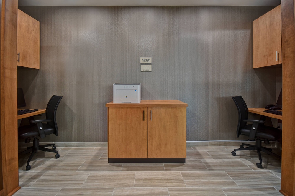 SpringHill Suites by Marriott Holland 24/24